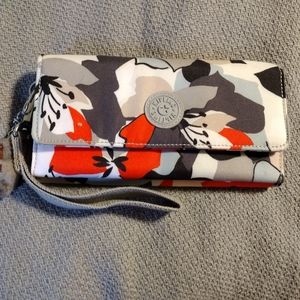 Trifold wallet wristlet